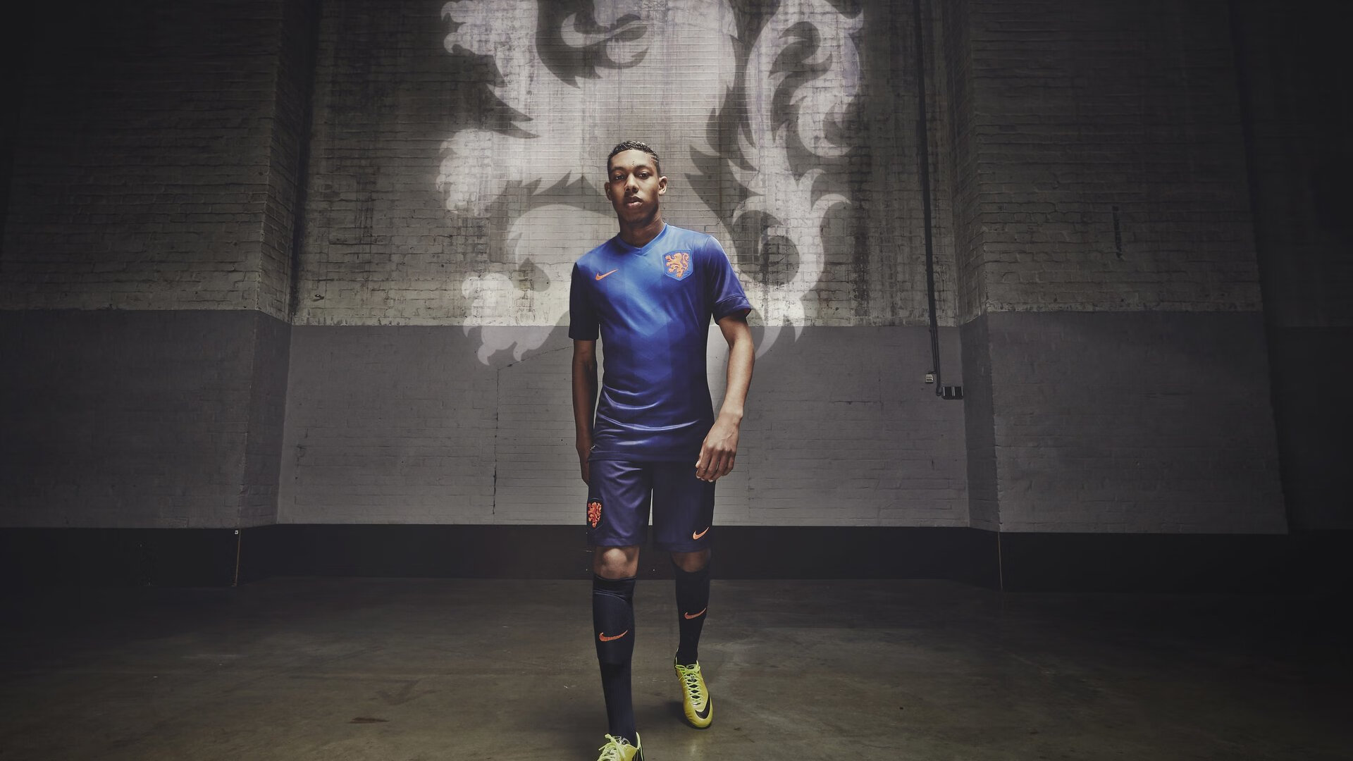 新款滑雪服设计亮点,适应极寒环境保证运动员温暖与灵活,滑雪服装