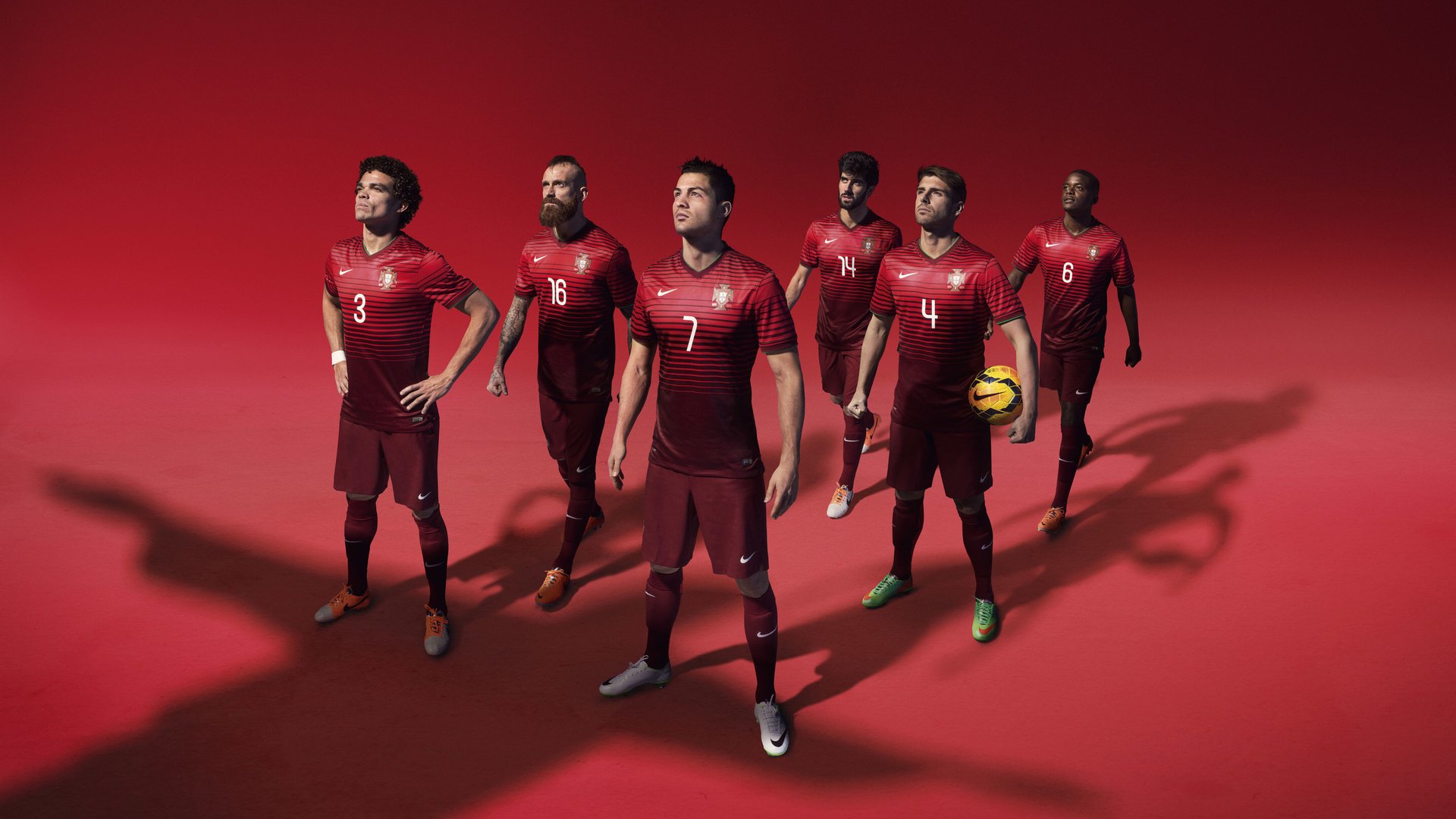 中超联赛国足惨败 球迷分析失利原因，国足参加中超